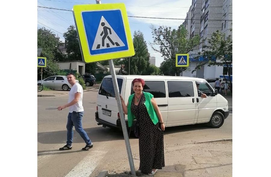 Общественники свалили дорожный знак в ходе изучения благоприятной городской среды в Костроме