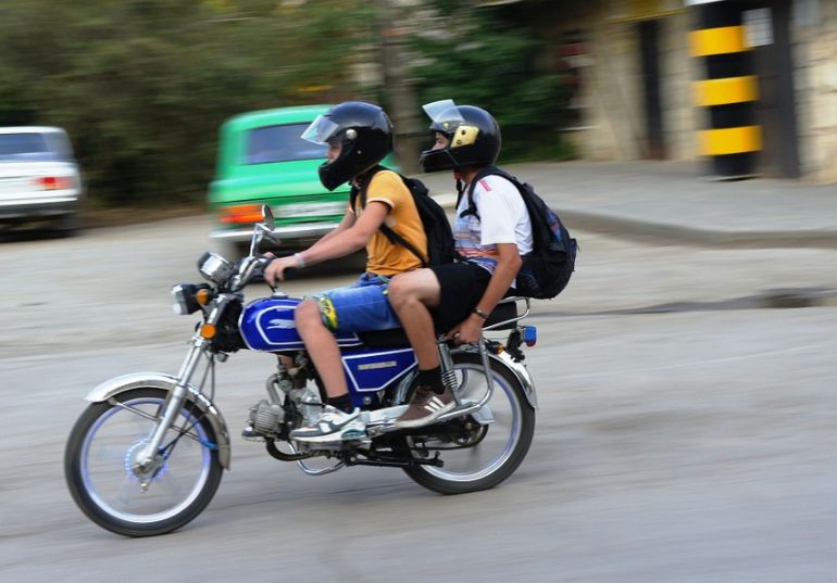 Подростки на машинах и мотоциклах заполонили Костромскую область
