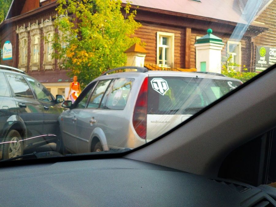Виртуальный танкист рассмешил костромичей ДТП на улице Советской