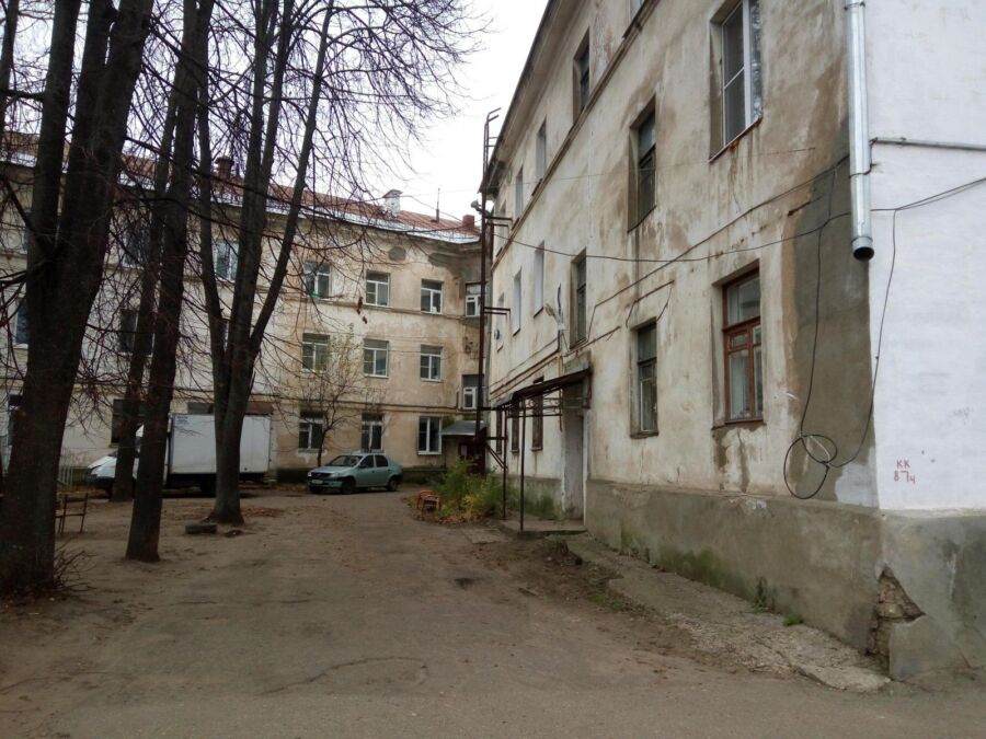 Управляющая компания в Костроме запретила фотографировать падающую крышу вместо ее ремонта