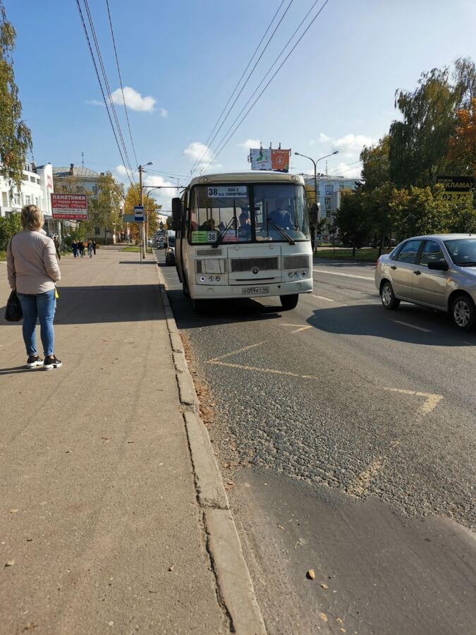 Водители автобусов в Костроме продолжают калечить пассажиров