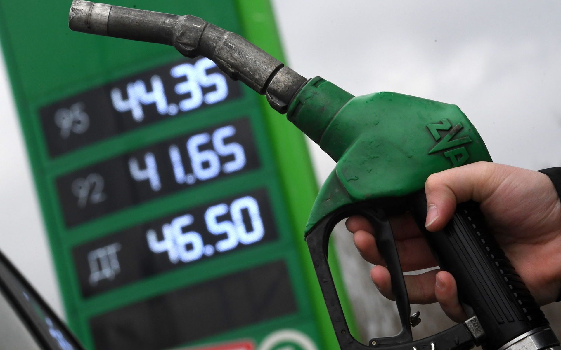 Бензин в Костроме подешевел назло другим городам