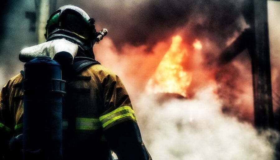 15 человек вытащили из горящего дома в Костроме