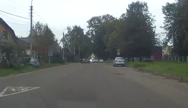 Девятилетняя школьница пробила головой машину в Костроме