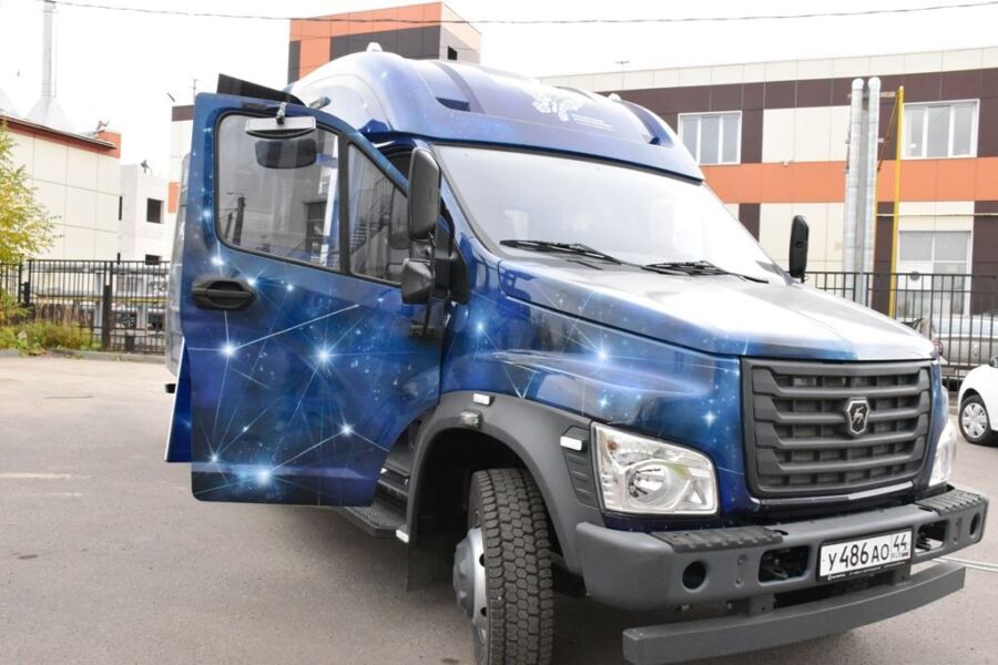 Синий фургон привезет школьникам из костромской глубинки 3D принтеры