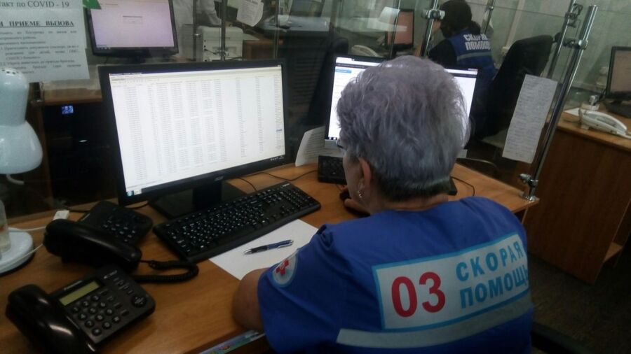 Диспетчерам скорой помощи в Костроме запретили сидеть в соцсетях на работе