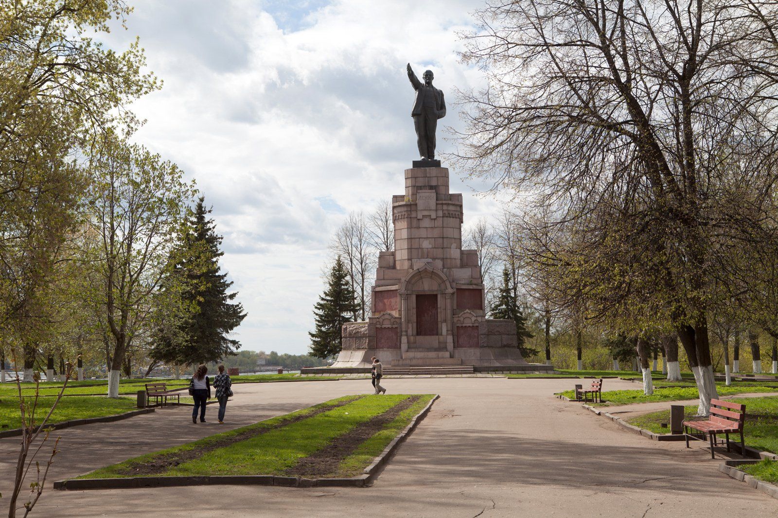 Стала известна судьба главной аллеи Центрального парка в Костроме