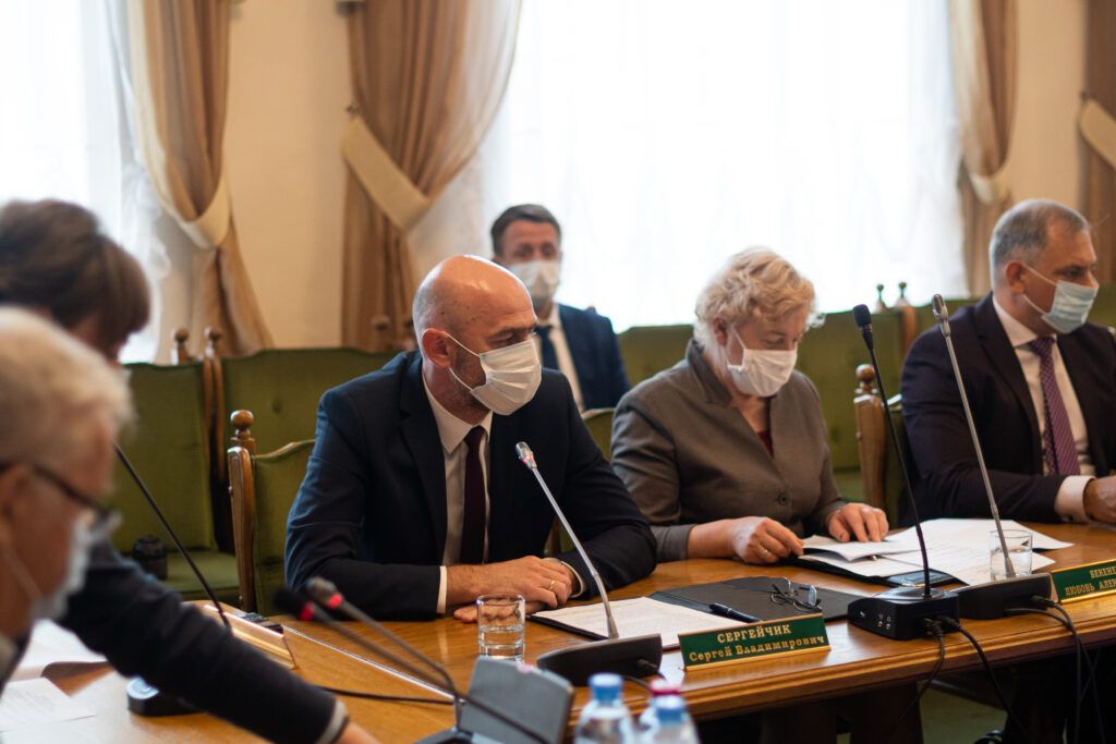 Костромских депутатов возмутила зарплата нового заместителя мэра