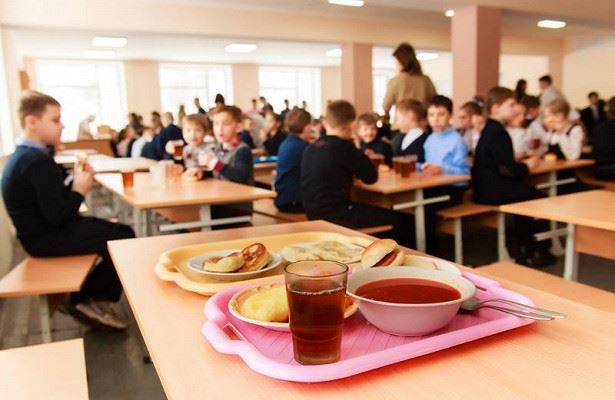 Костромских школьников больше не оставят без горячих обедов