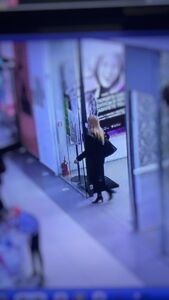 Блондинка в законе: девушка в маске орудовала в ТЦ Костромы