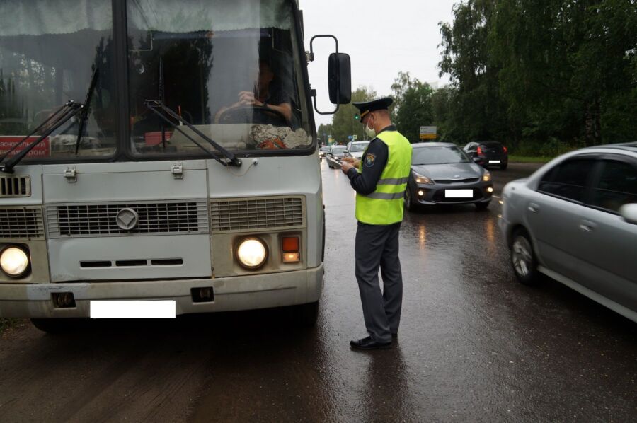 Два автобуса арестовали в Костроме – они не имели права возить пассажиров