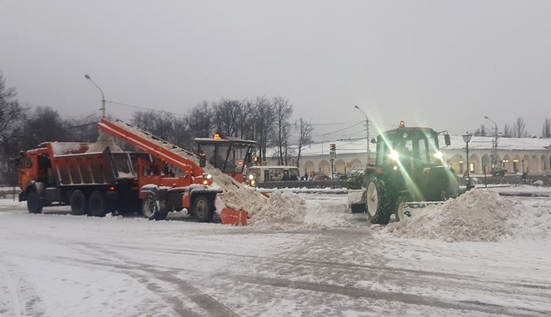 Десятки кубометров снега увезли из Костромы