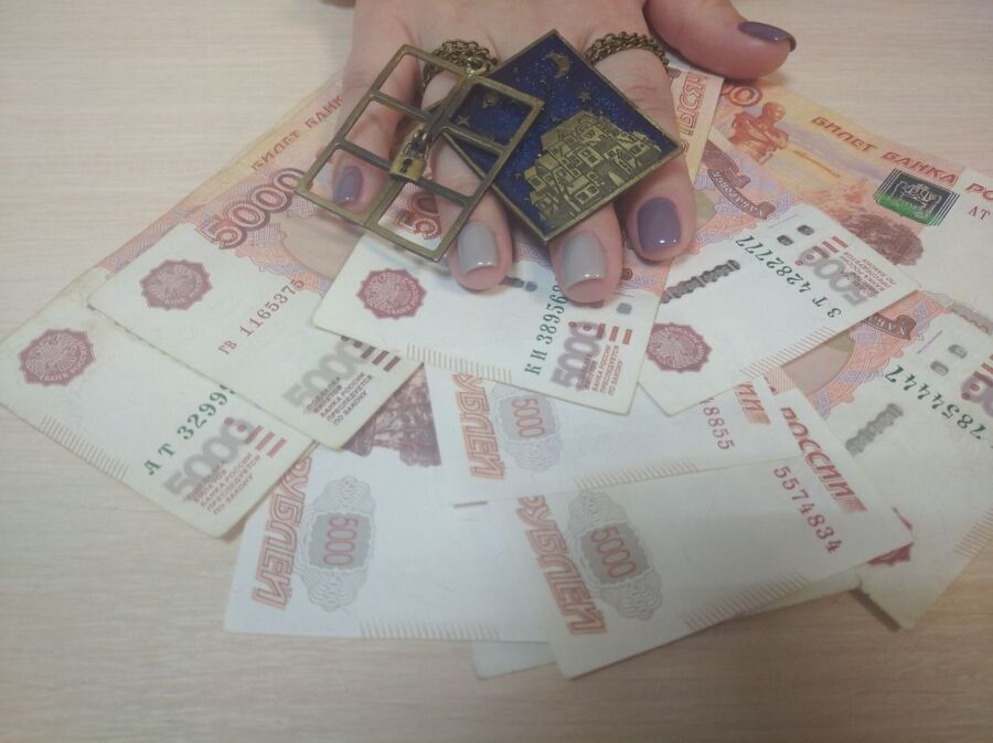 Убедительный мужчина помирил двух костромичек за 22 тысячи рублей