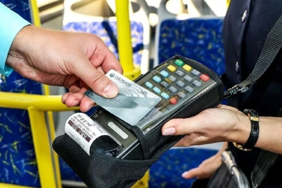 Треть пассажиров-костромичей перестали оплачивать проезд в автобусах деньгами