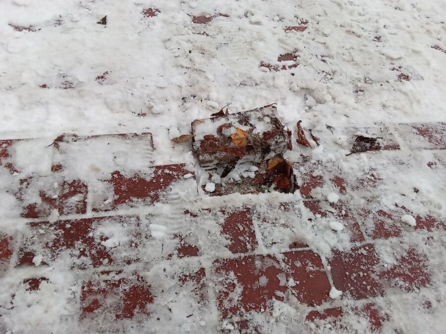 Новая плитка в центре Костромы не выдержала первого же мороза