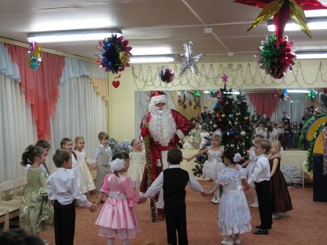 Воспитательниц в Костроме заставили самих наряжаться в Дедов Морозов