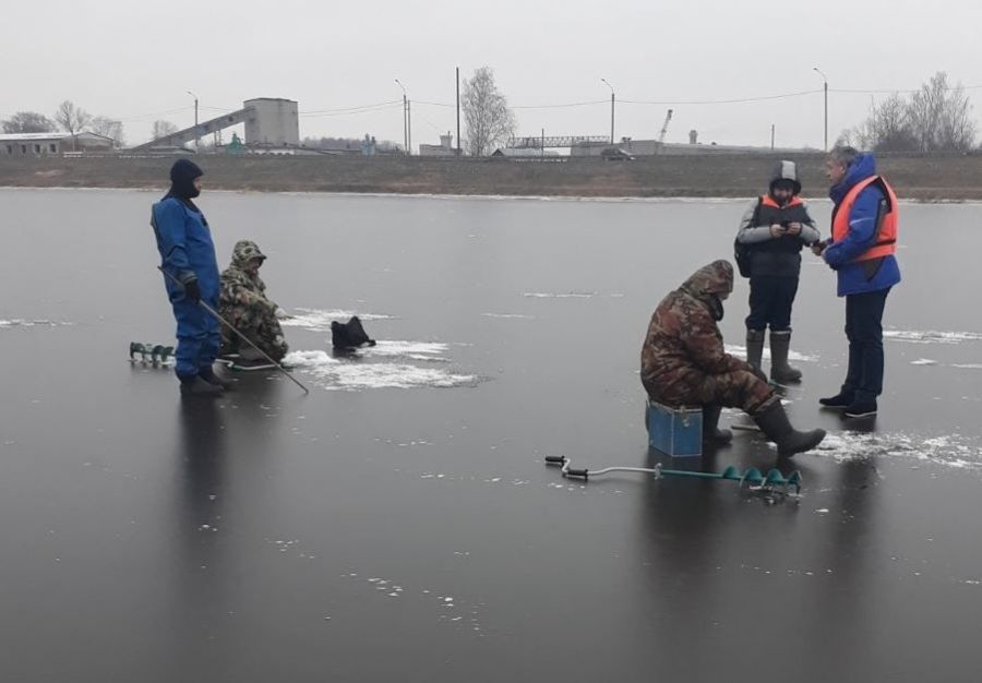 Опасный лёд заставил костромских рыбаков попрощаться с деньгами