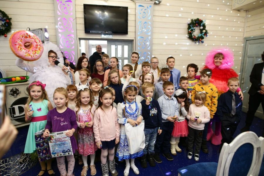 В Костроме наградили победителей конкурса «Елочка для Снегурочки»: веселый праздник и много подарков