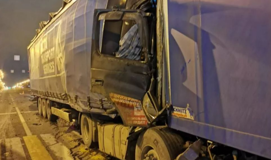Костромич погиб в аварии с двумя грузовиками