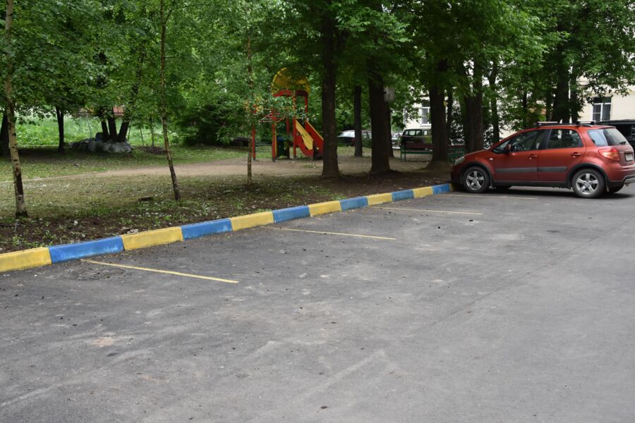 Костромичам за год сделали сотни новых парковочных мест