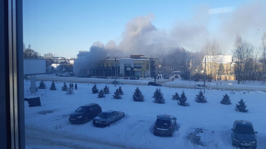 60 человек эвакуировали после сильного пожара в «Доме Еды» в Костроме