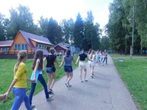 Костромские чиновники не разрешили оставлять детей в пришкольных лагерях надолго
