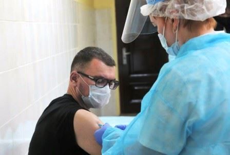 Платная вакцинация от коронавируса стартовала в Костромской области