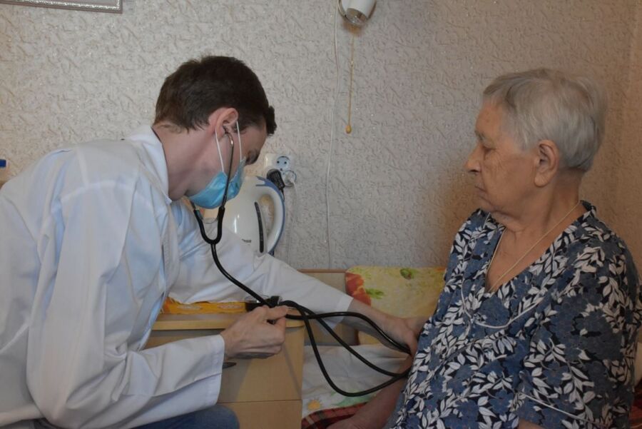 Костромских пенсионеров будут бесплатно лечить в платных клиниках