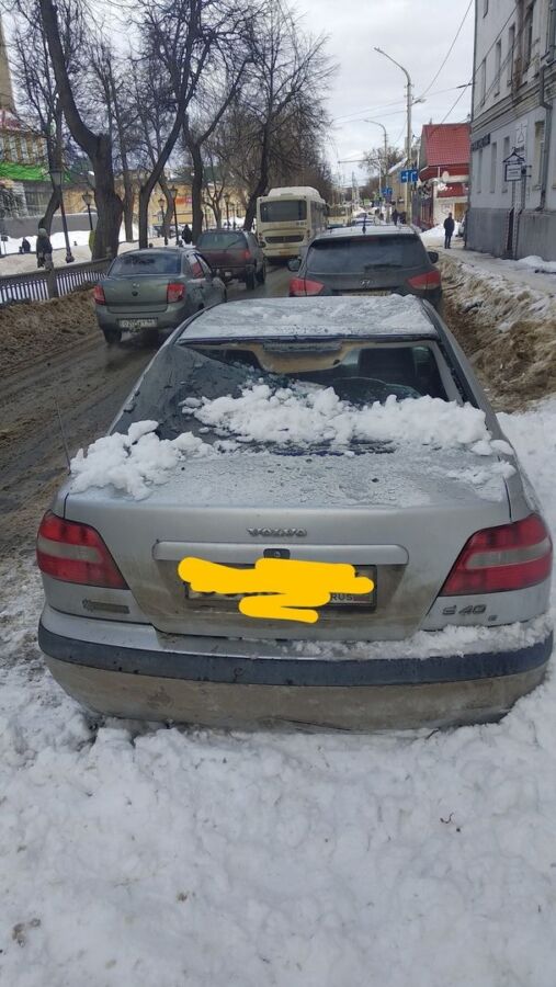 Следователи заинтересовались поехавшим с крыши снегом в Костроме
