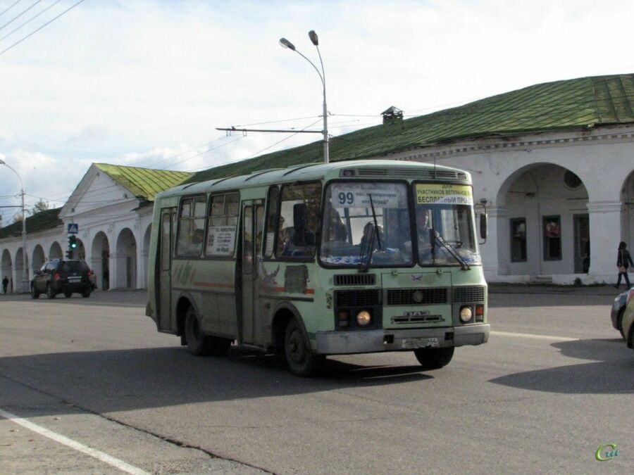 Водитель автобуса в Костроме зажал 5-летнюю малышку дверями