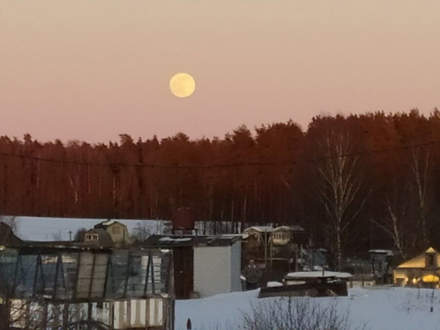 Гигантская луна взошла над Костромой