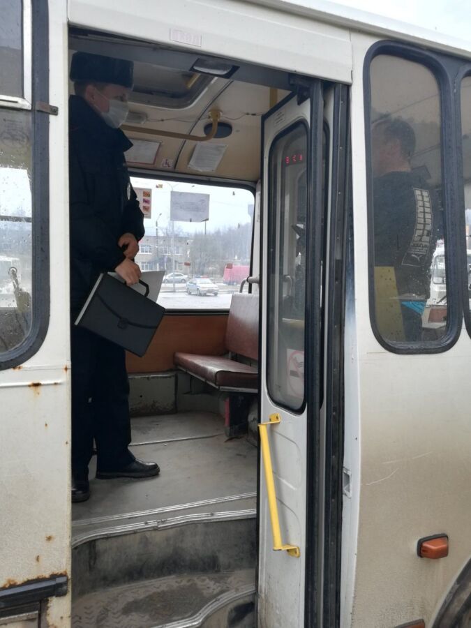 Костромской автобус сняли с рейса из-за открученной гайки