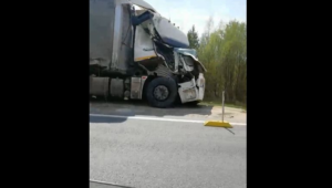 Фуру смяло на трассе Костромской области во время аварии