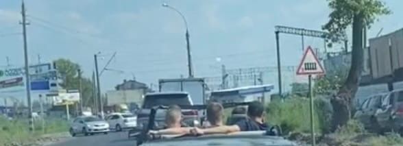«А я сяду в кабриолет…»: в Костроме заметили крайне странный автомобиль