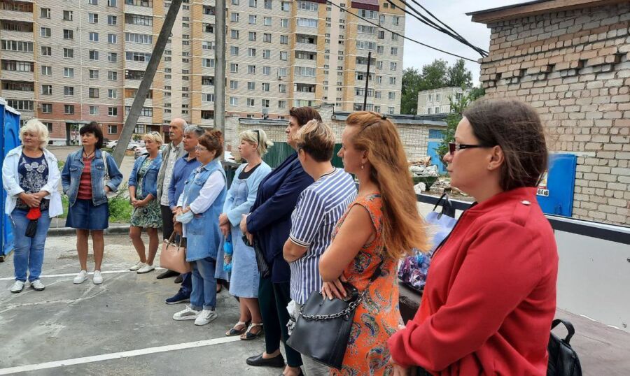 Обманутые дольщики в Костроме празднуют окончание строительства дома на улице Галичской