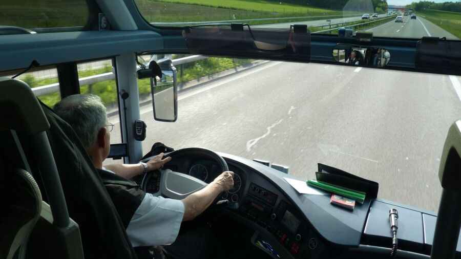 Пьяный водитель автобуса в Костроме испугал пассажиров и полицейских
