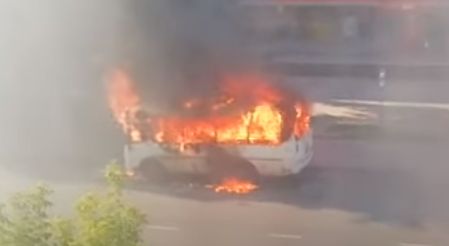 Пассажирский автобус загорелся в Костроме