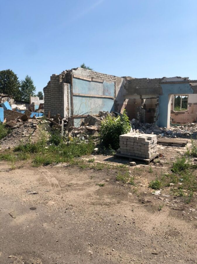 Бетонная плита в Костромской области упала на двух маленьких детей