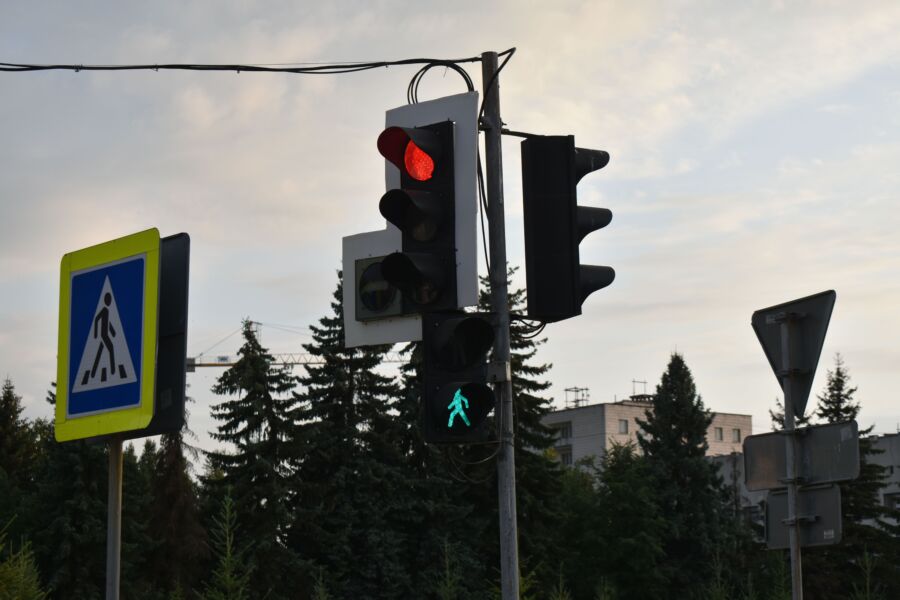 Новый светофор по вызову появился в Костроме