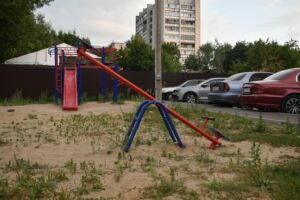 Два маленьких мальчика сидели ночью в Костроме у дороги и не знали, как найти дом