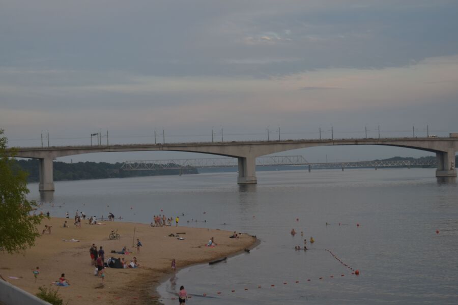 Трескающийся мост через Волгу в Костроме начали чуть-чуть ремонтировать