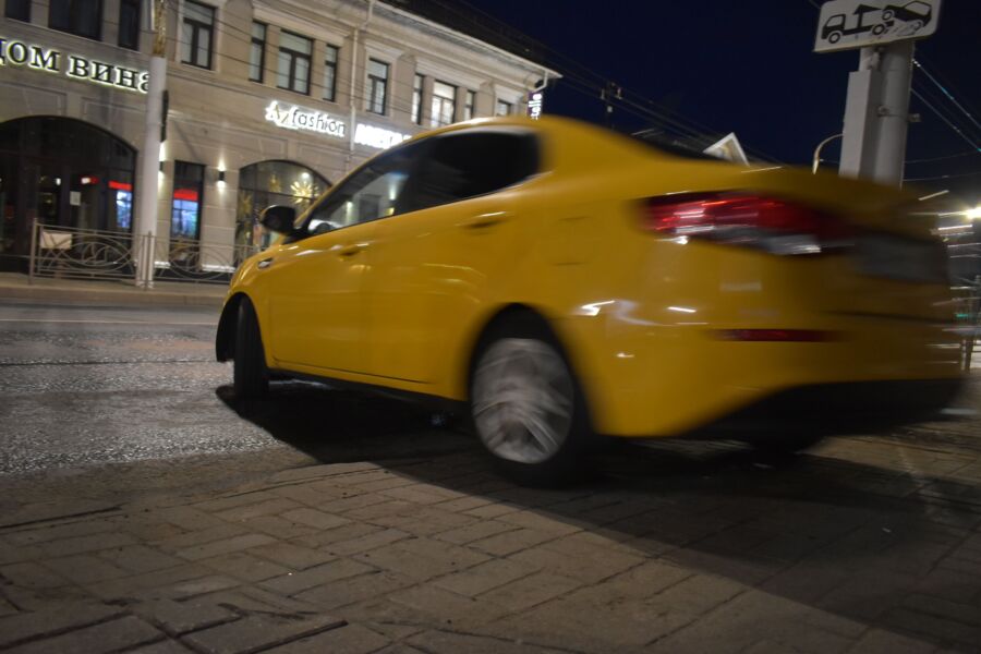 Тысяча рублей: жители Костромы в ужасе от цен на такси