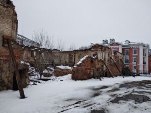 В Костроме будут безжалостно уничтожать страшненькие домики