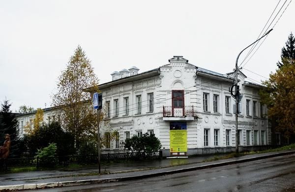 Костромской колледж с падающим на головы потолком закроют на ремонт