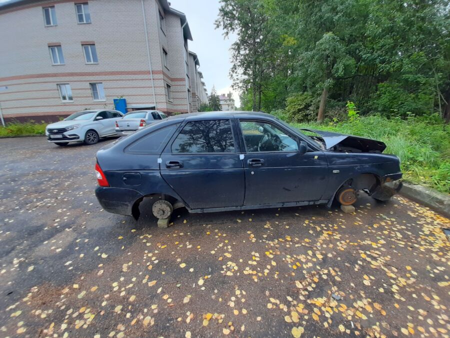 Костромичи заплатили 20 тысяч за выброшенные на улицы машины