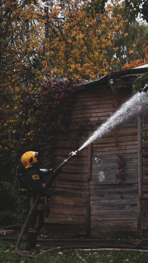 Пожар в центре Костромы заставил горожан срочно доставать камеры