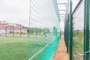 «НОВАТЭК-Кострома» ремонтирует спортивные площадки для юных футболистов