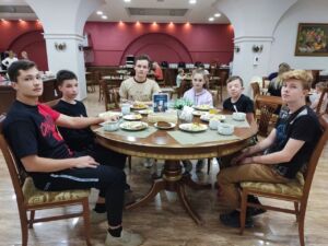 Воспитанников костромского детского дома переселили в известный отель