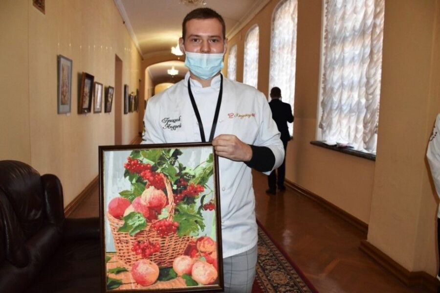 Картина из мастики принесла костромичу победу в престижном кулинарном конкурсе
