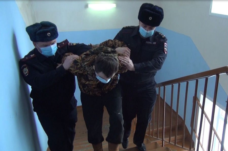 Мужчина надругался над маленькими школьницами в Костроме: он оказался болен